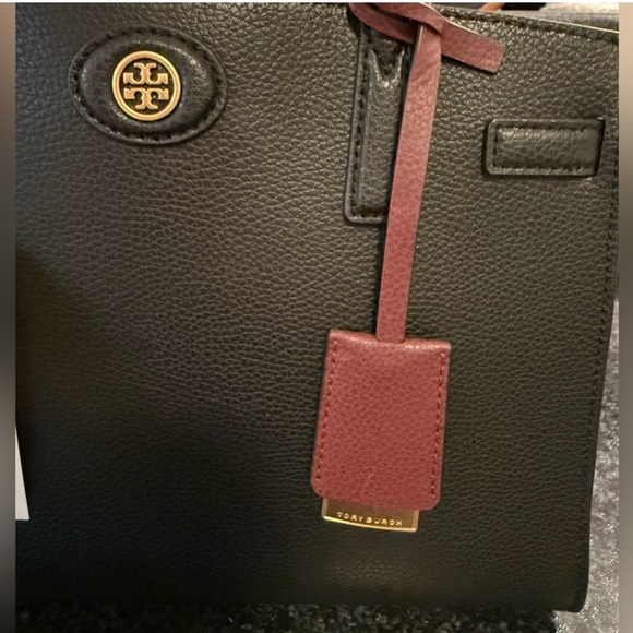 Tory Burch: Robinson Small Satchel - Picture 3 of 11